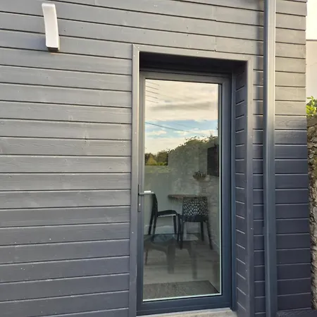 Independante Avec Terrasse Exterieure Proche Aeroport Et Nantes Centre Alojamento de Acomodação e Pequeno-almoço 3*