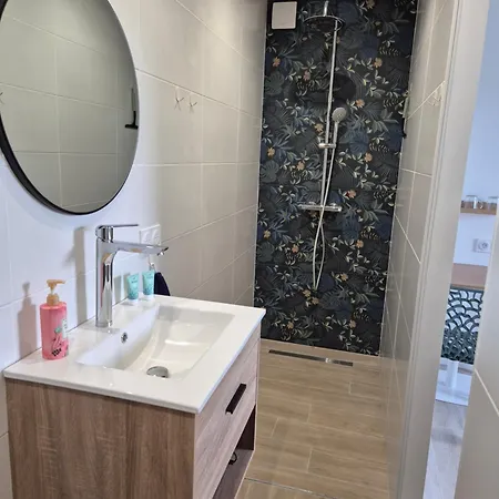 Alojamento de Acomodação e Pequeno-almoço Independante Avec Terrasse Exterieure Proche Aeroport Et Nantes Centre