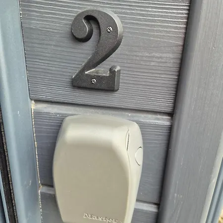 Indépendante Avec Terrasse Extérieure Proche Aéroport Et Nantes Centre Bed and breakfast Bouguenais